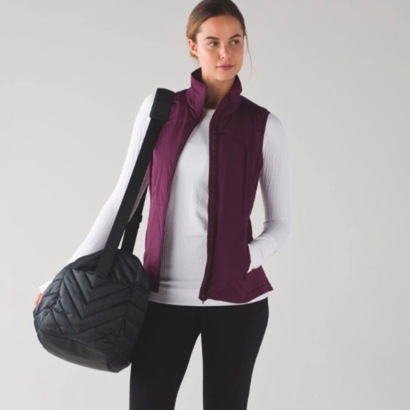 Lululemon Run For Cold vest in a plum burgundy - Picture 3 of 11